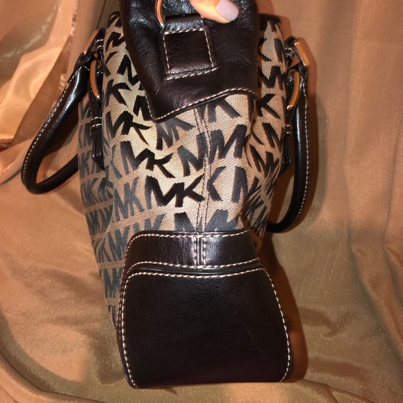 Large Michael Kors Purse - Picture 4 of 7